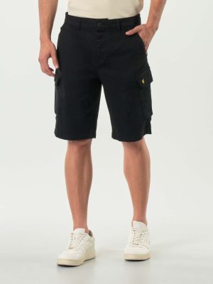 Bermuda uomo cargo Lyle & Scott nero in gabardina di cotone stretch